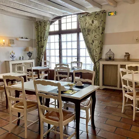 Porte De Camargue Hotel 2*